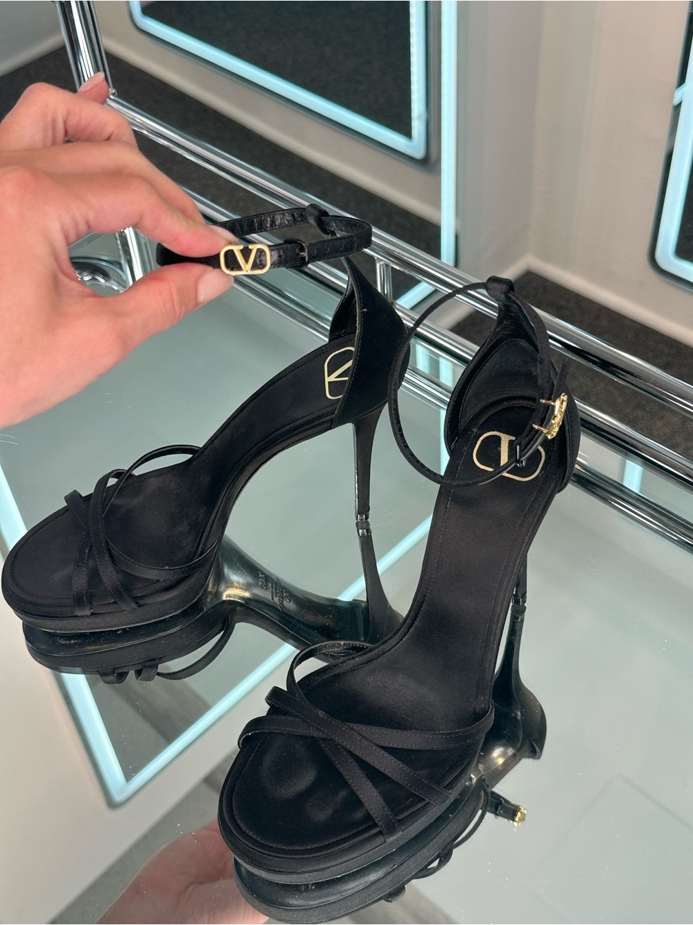 Valentino Garavani Eveninglam Sandal